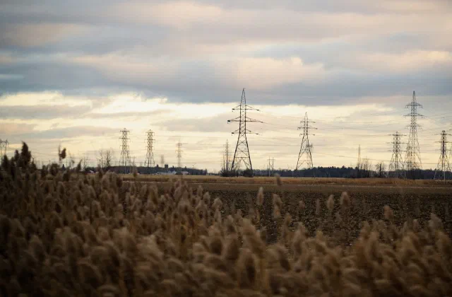 Renewables, Nuclear, or Fossil Fuels? Scenarios for Great Britain's Power System Considering Costs, Emissions and Import Dependency