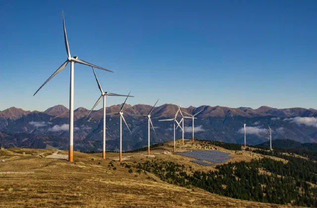 Sub-National Variability of Wind Power Generation in Complex Terrain and Its Correlation with Large-Scale Meteorology